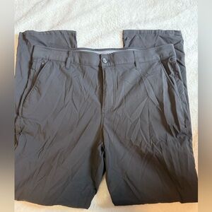 Like new  Men’s Weatherproof pants